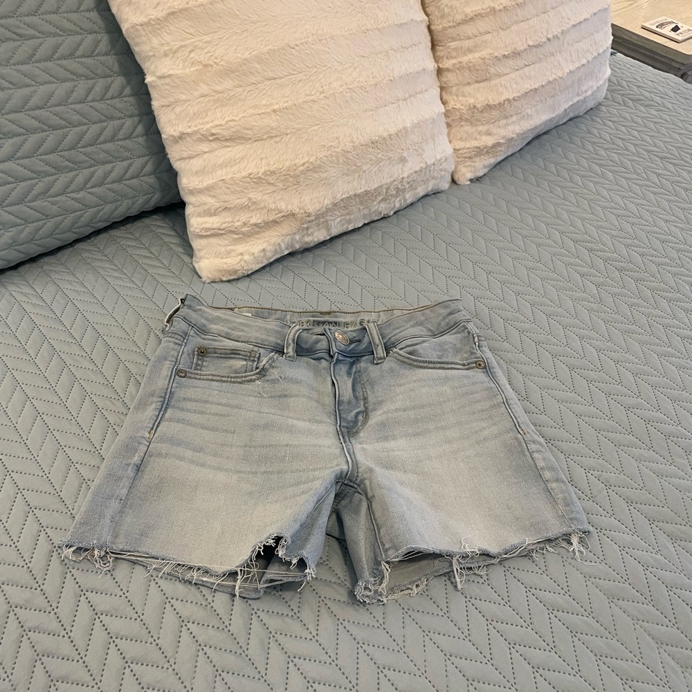 American Eagle Women's Stretch Hi Rise Shortie Light Blue Washed Denim Shorts 4